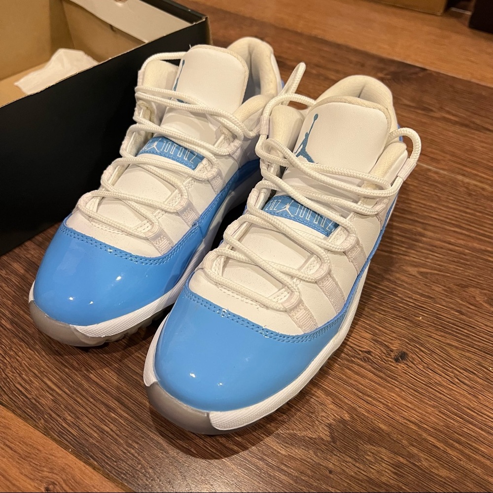 Jordan 11 Retro Low in white/blue